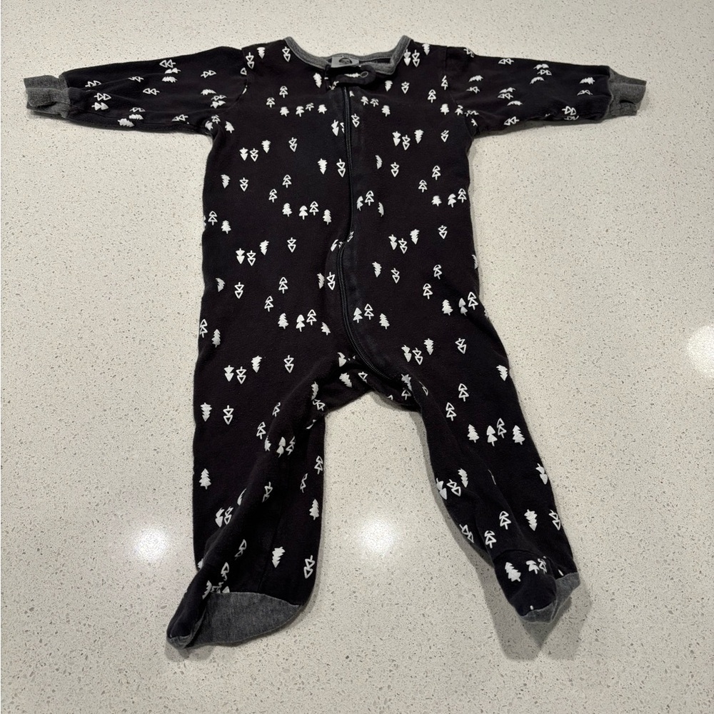 Disney and Gerber 4 piece bundle. Size 3-6 months - Picture 2 of 5
